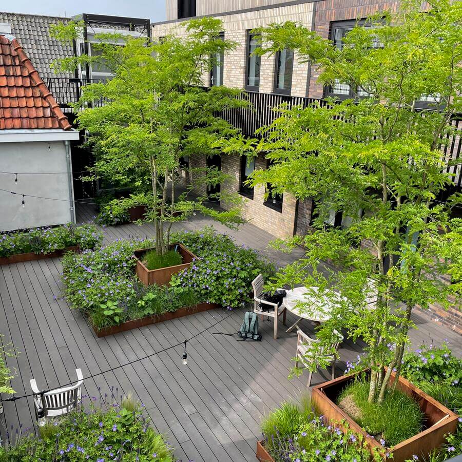 VVE RHIJNKADE, ALPHEN AAN DEN RIJN: Urban oasis in the main shopping street of the city