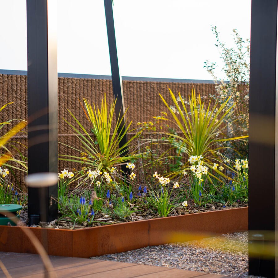 Urban Biotope.: Lightweight landscaping, uncompromised impact