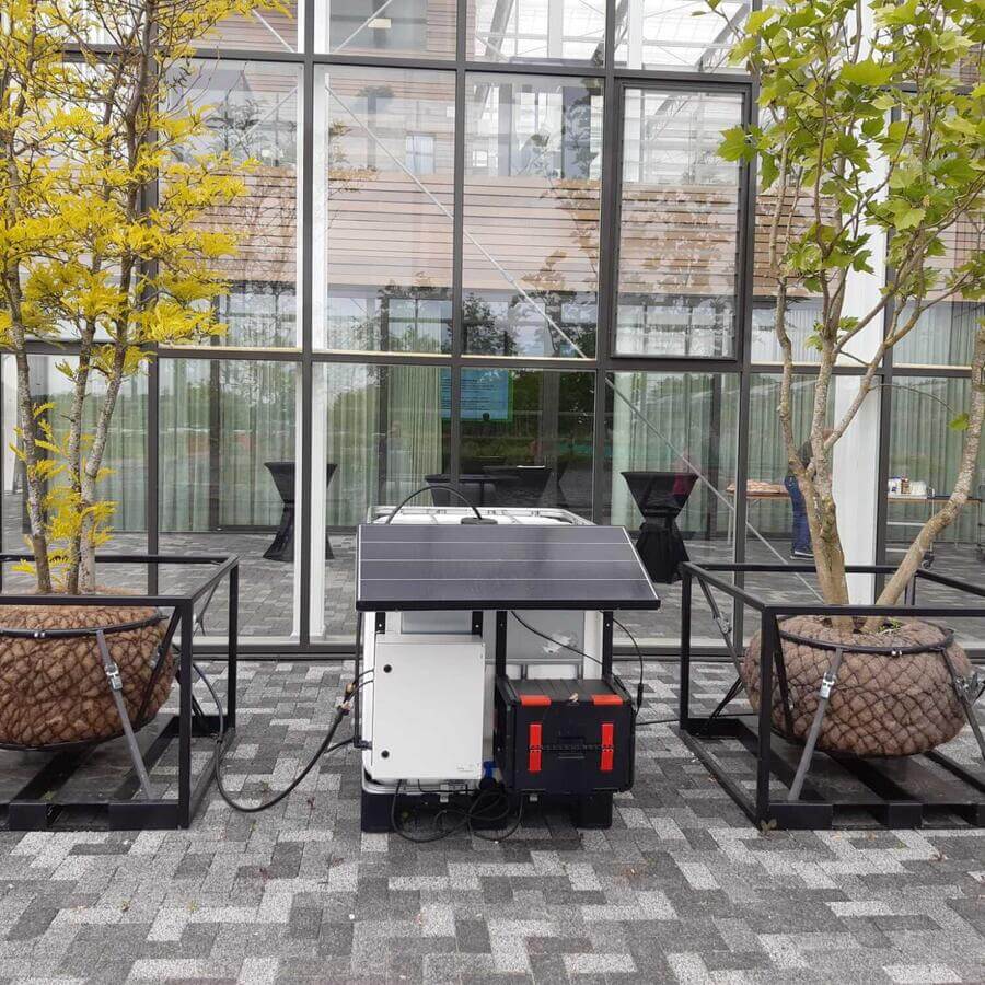 AERES UNIVERSITY, DRONTEN: Modulaire bomen met een off-the-grid irrigatiesysteem op zonnepanelen