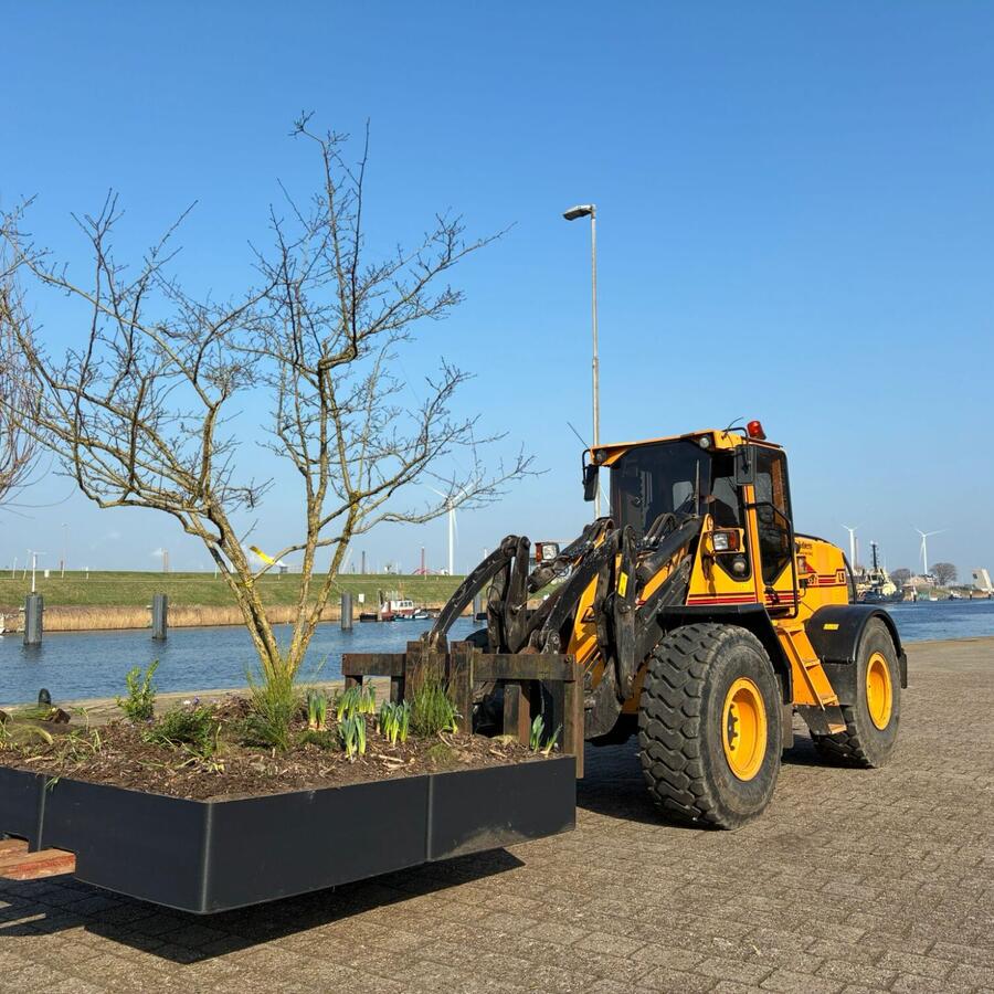 Jungle Blocks Plus®.: Modular landscaping for public urban spaces.