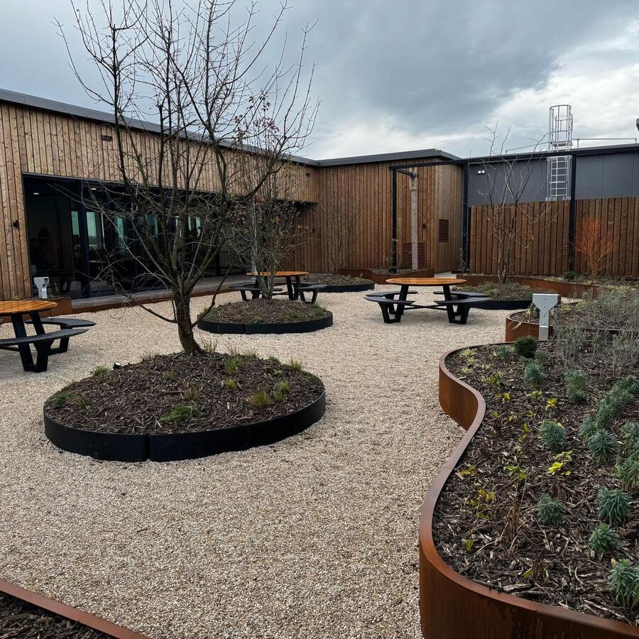 Urban Biotope.: Lichtgewicht daklandschap.