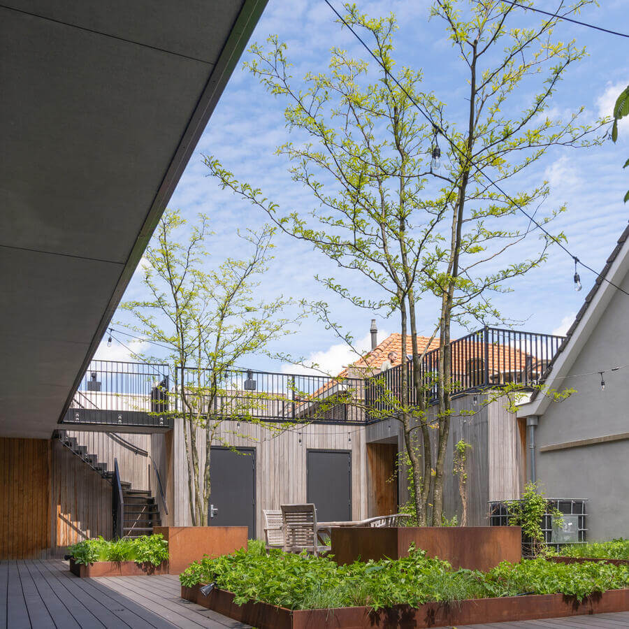 VVE RHIJNKADE, ALPHEN AAN DEN RIJN: Urban oasis in the main shopping street of the city