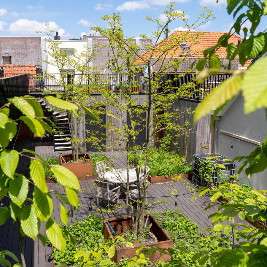 VVE RHIJNKADE, ALPHEN AAN DEN RIJN: Urban oasis in the main shopping street of the city