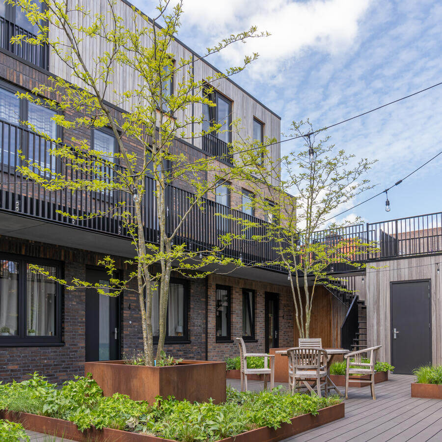 VVE RHIJNKADE, ALPHEN AAN DEN RIJN: Urban oasis in the main shopping street of the city