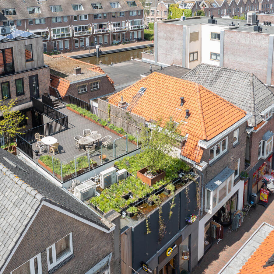 VVE RHIJNKADE, ALPHEN AAN DEN RIJN: Urban oasis in the main shopping street of the city