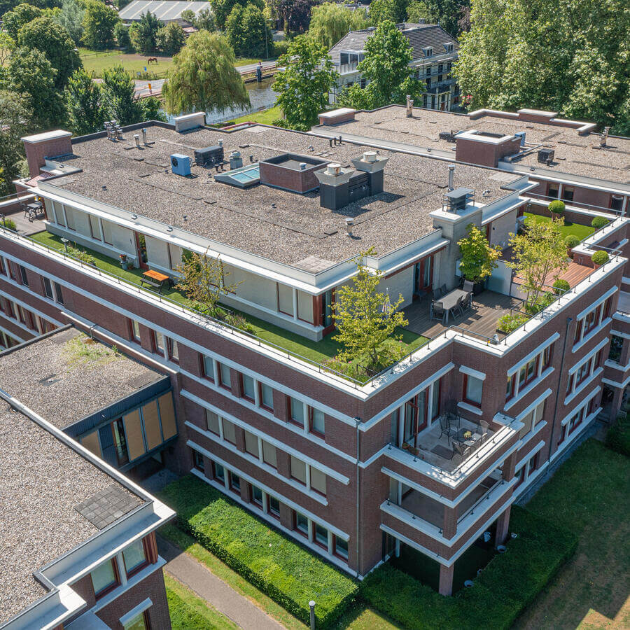 DAKTUIN, VOORBURG: Gestructureerde wildernis op het balkon van een penthouse in Voorburg