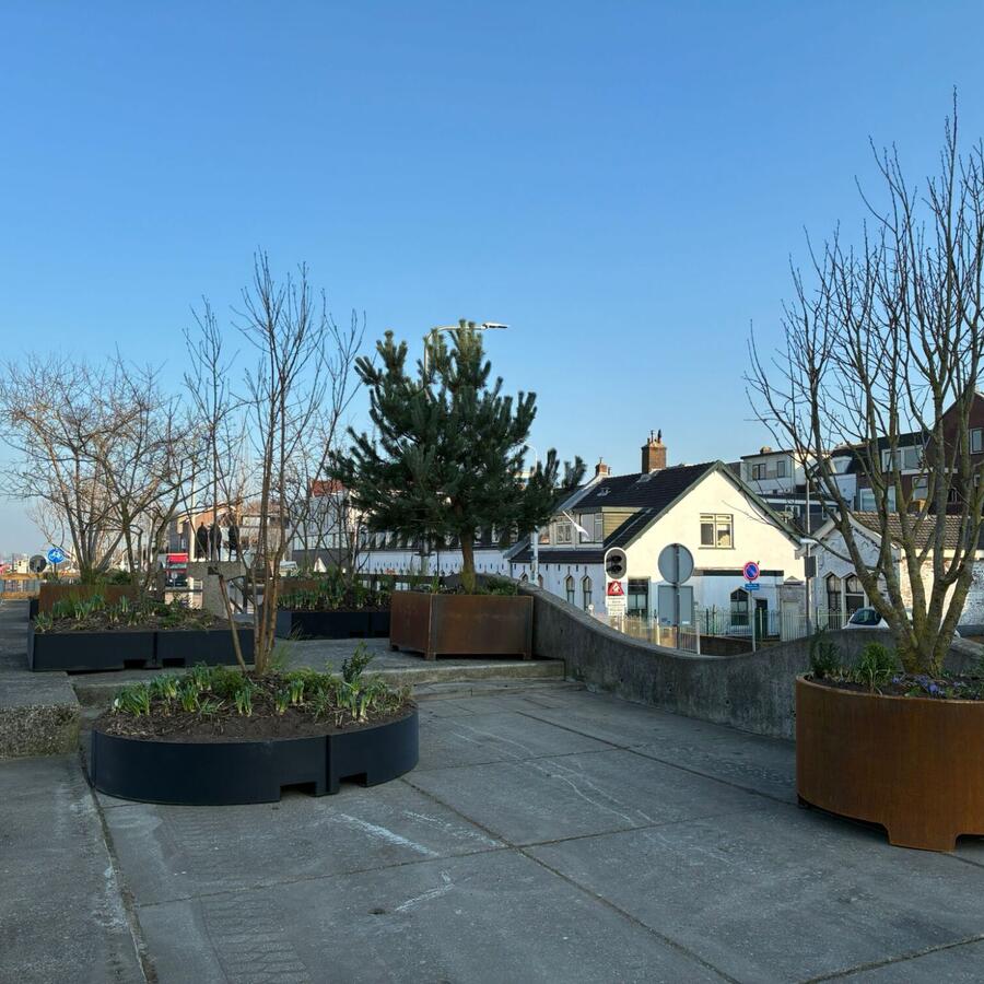 Jungle Blocks Plus®.: Modular landscaping for public urban spaces.